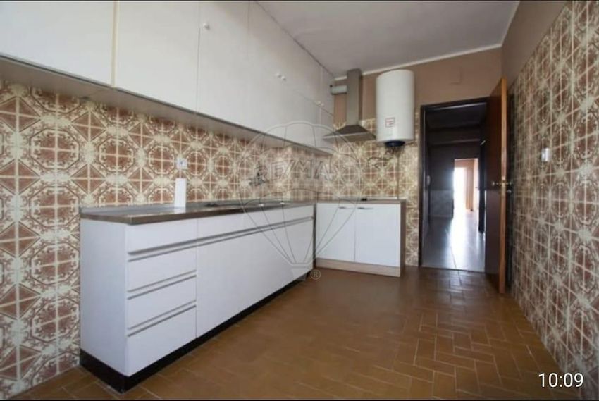 Imagem Cozinha de apartamento t2 em Casal da Serra