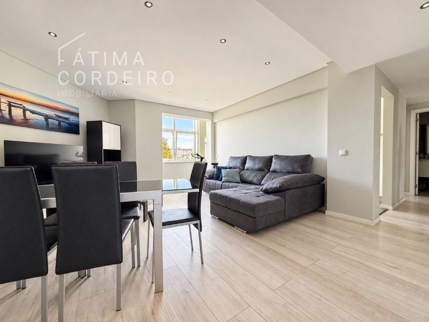 Imagem Sala de estar de apartamento t3 em Rua Adriano Correia de Oliveira, 8