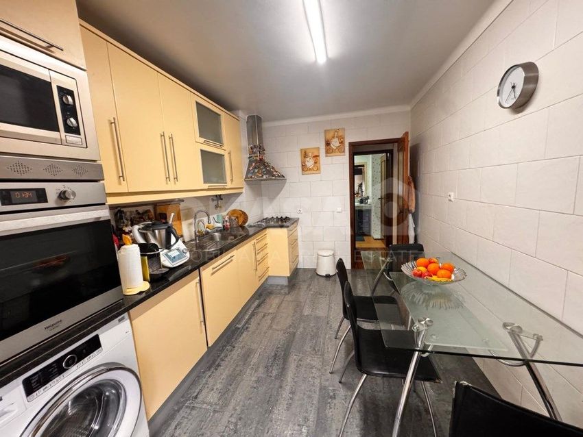 Imagem Cozinha de apartamento t3 em Rua do Gaz