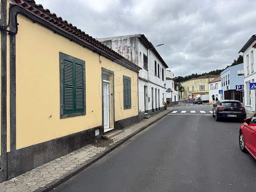 Imagem Fachada de  moradia independente em Canada do Ferreiro