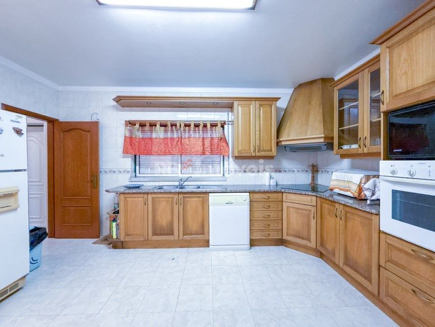 Imagem Cozinha de  moradia independente em Travessa da Capela, 33 a