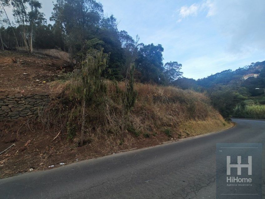 Imagem Vistas de terreno em Estrada das Fontes, 104