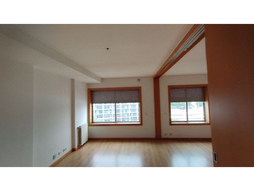 Imagem Divisão de apartamento t2 em Rua João Allen, 191