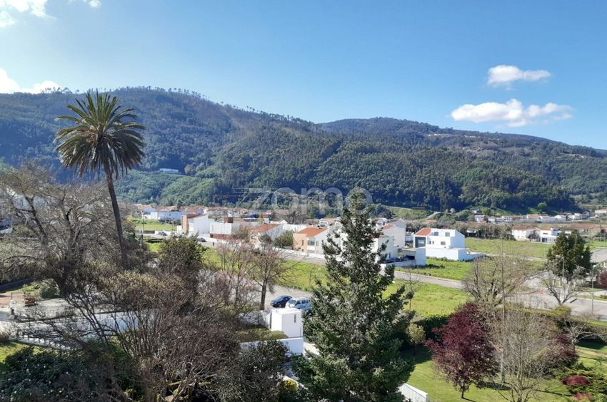 Imagem Vistas de terreno em Rua Pinheiro, 14