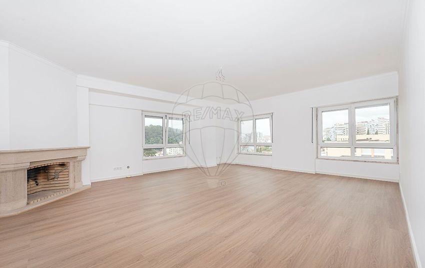 Imagem Divisão de apartamento t3 em Rua Major Neutel de Abreu