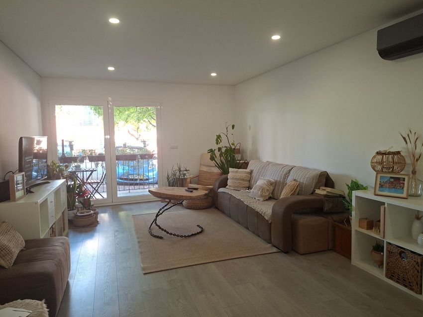 Imagem Sala de estar de apartamento t3 em Rua do Ribeirinho, 136