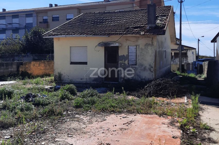 Imagem Fachada de  moradia independente em Rua Monte Xisto, 338