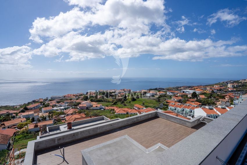 Imagem Vistas de  moradia em banda em Caniço