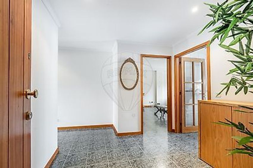 Imagem Hall de apartamento t2 em Rua Luís António Correia s/n