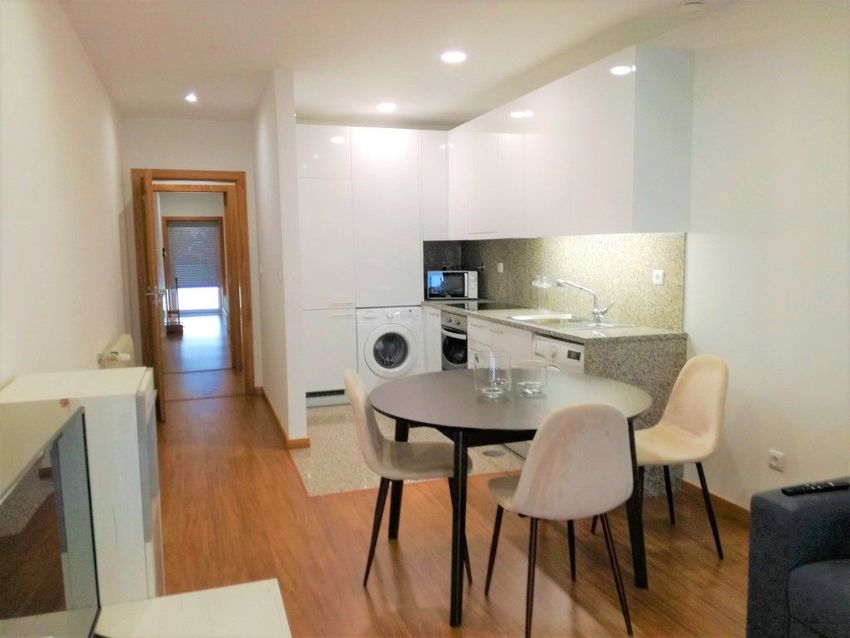 Imagem Sala de jantar de apartamento t1 em Rua do Castelo da Maia Ginásio Clube, 83