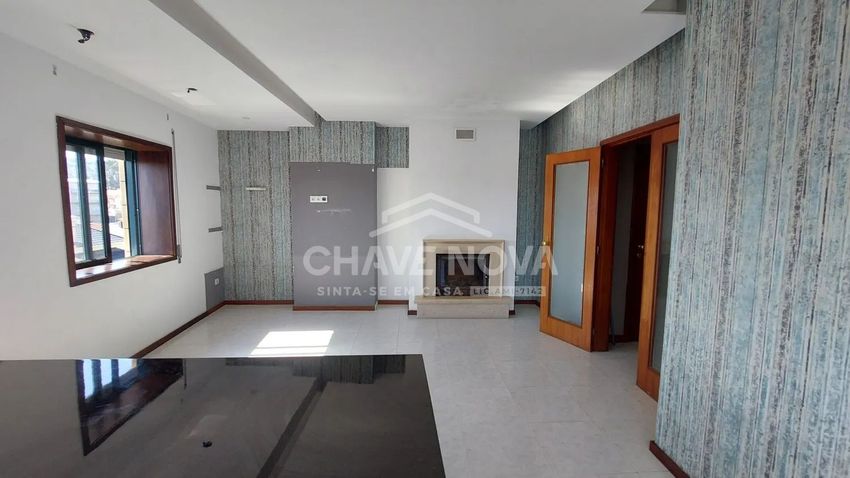 Imagem Sala de jantar de apartamento t2 em Rua São João