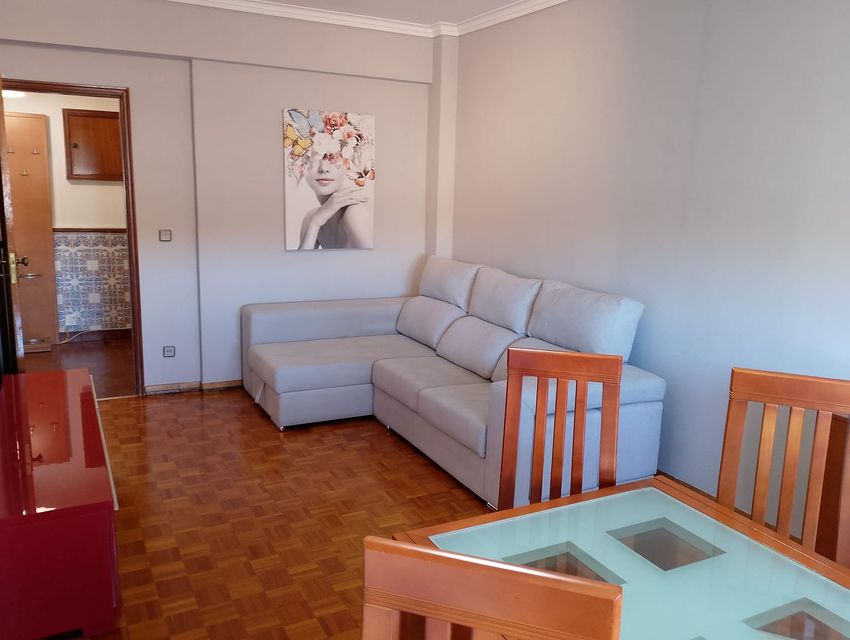 Imagem Sala de estar de apartamento t3 em Rua Oliveira Martins