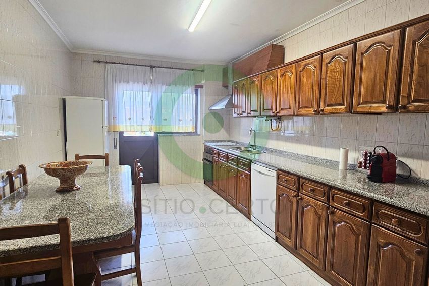 Imagem Cozinha de apartamento t3 em Valpaços