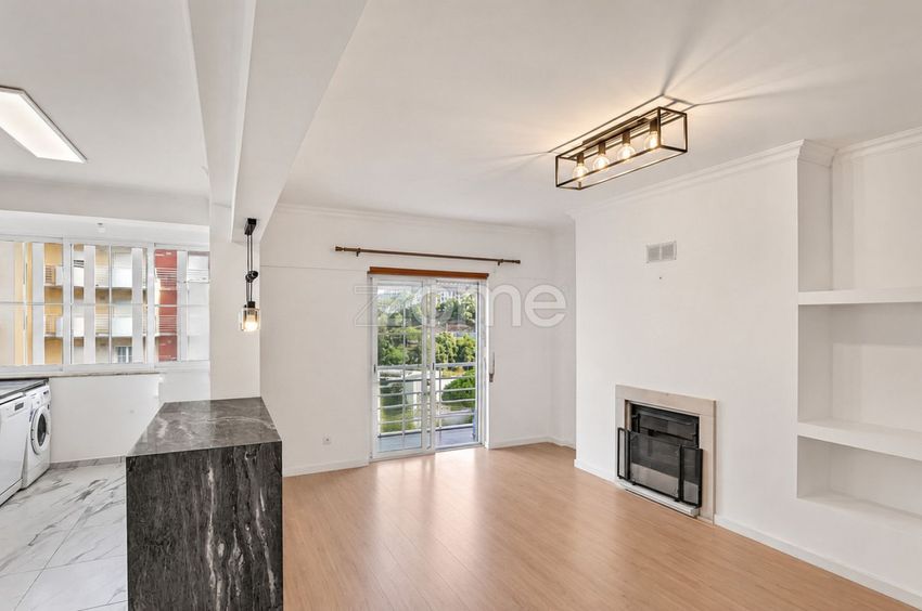 Imagem Sala de estar de apartamento t2 em Rua Francisco Costa, 24