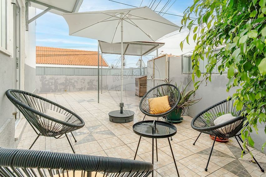 Imagem Terraço de  moradia independente em Vale Figueira - Carcereira