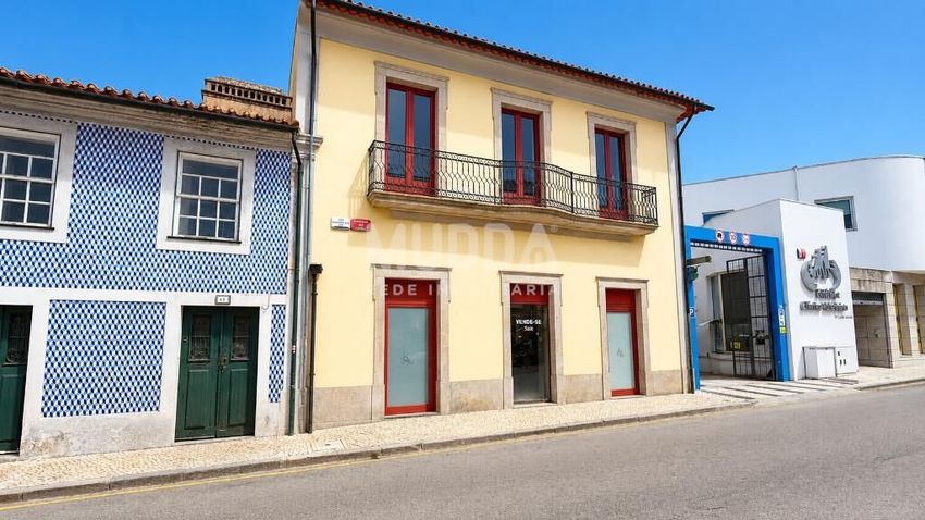 Imagem Fachada de edifício comercial em Centro de Ovar