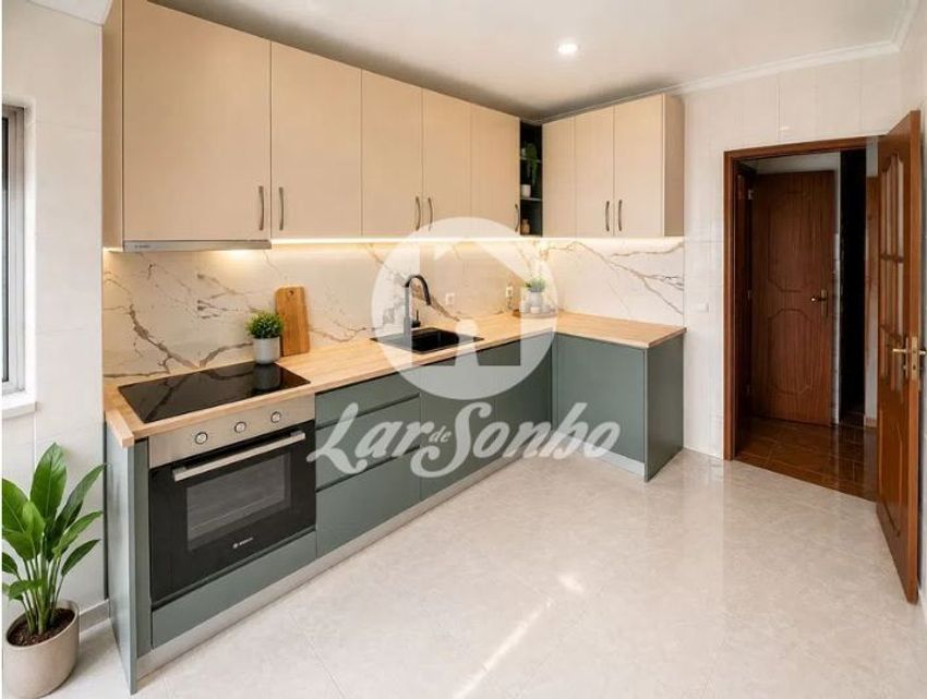 Imagem Cozinha de apartamento t3 em Rua Engenheiro Barbosa de Matos