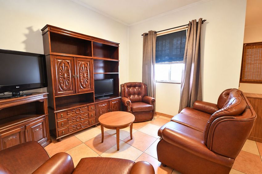 Imagem Sala de estar de apartamento t2 em Rua D. Jaime Garcia Goulart s/n