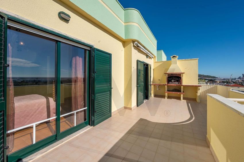 Imagem Terraço de apartamento t3 em Rua Jorge Maria do Nascimento, 3