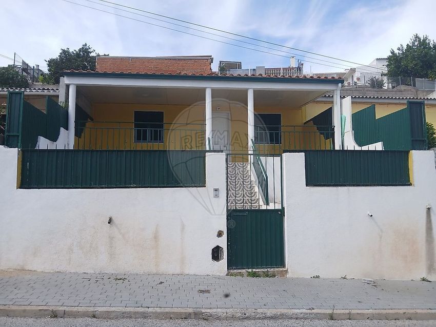 Imagem Fachada de  moradia independente em Rua dos Moinhos