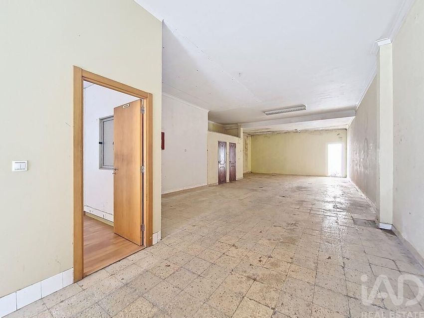 Imagem Hall de espaço comercial em Camarate