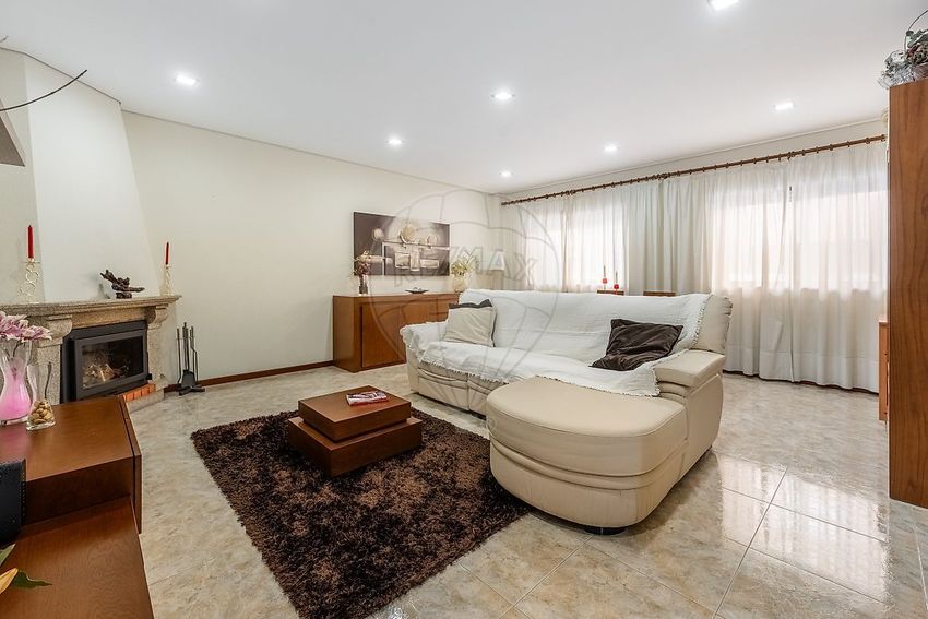Imagem Quarto de apartamento t3 em Travessa Cónego Doutor Manuel Faria s/n