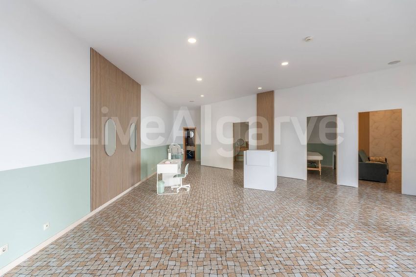 Imagem Quarto de espaço comercial em Rua Fernão Vilarinho, 4