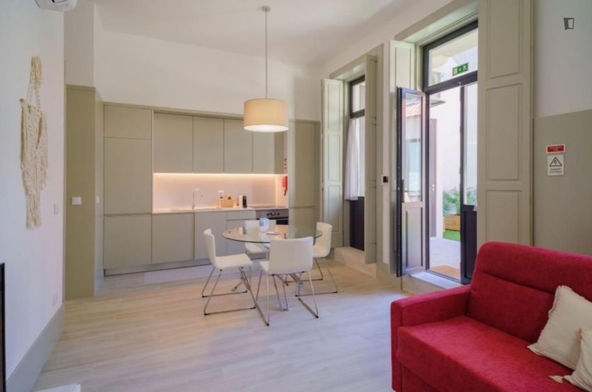Imagem Sala de estar de apartamento t3 em Rua de Tomaz Ribeiro