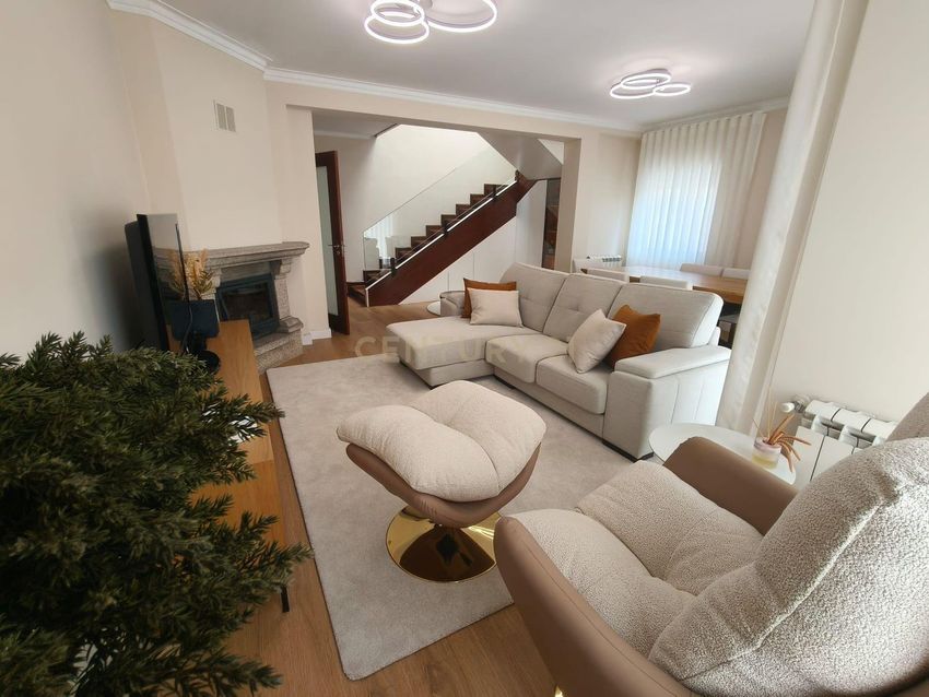 Imagem Sala de estar de apartamento t3 em Rua da Sofia, 25
