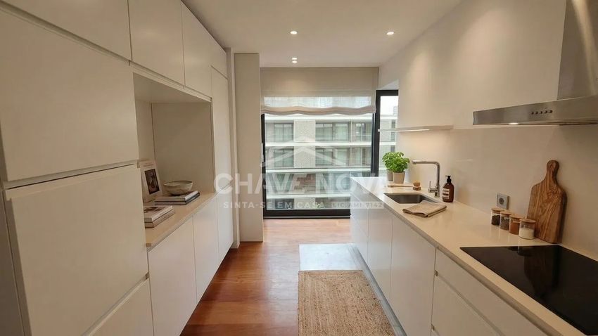 Imagem Cozinha de apartamento t2 em Rua João Martins Branco, 120