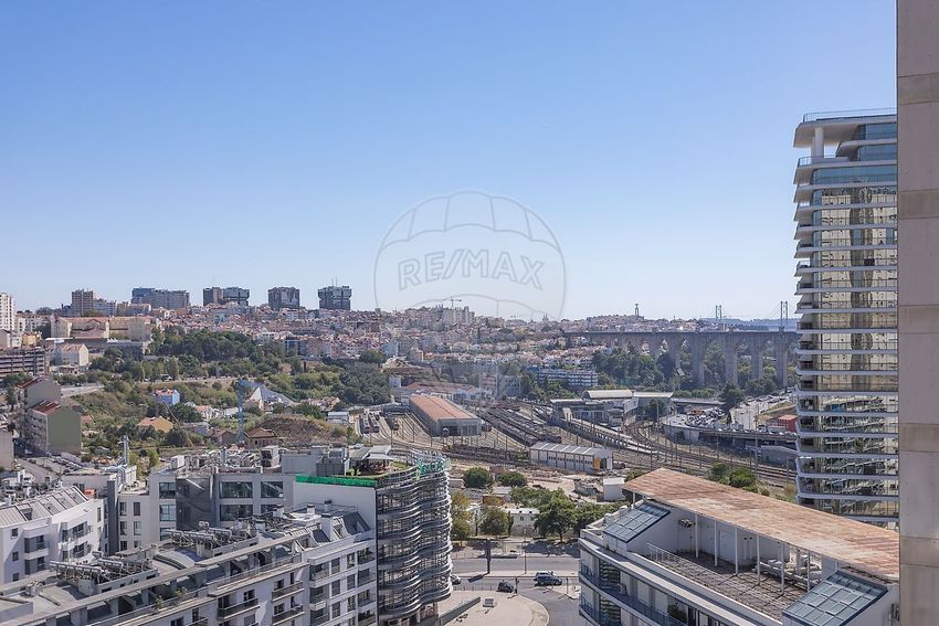Imagem Vistas de apartamento t4 em Rua de Campolide