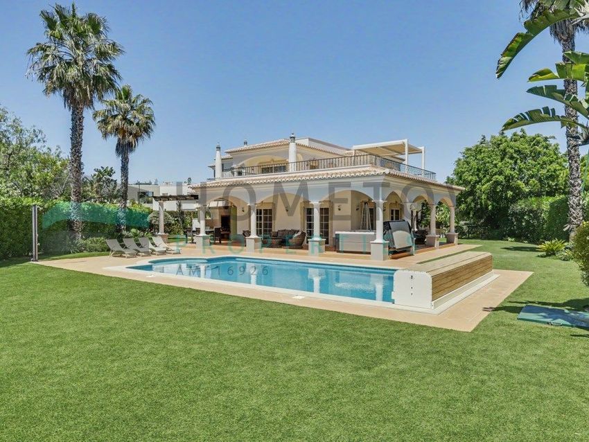 Imagem Piscina de  moradia independente em Urbanização Vila Sol