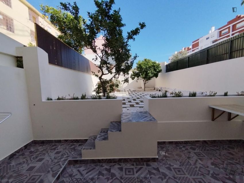 Imagem Fachada de apartamento t2 em Rua Almirante Reis