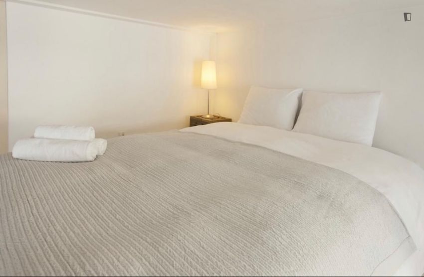 Imagem Quarto de apartamento t1 em Rua dos Correeiros