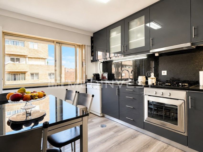 Imagem Cozinha de apartamento t3 em Rua de Francisco Oliveira Ferreira
