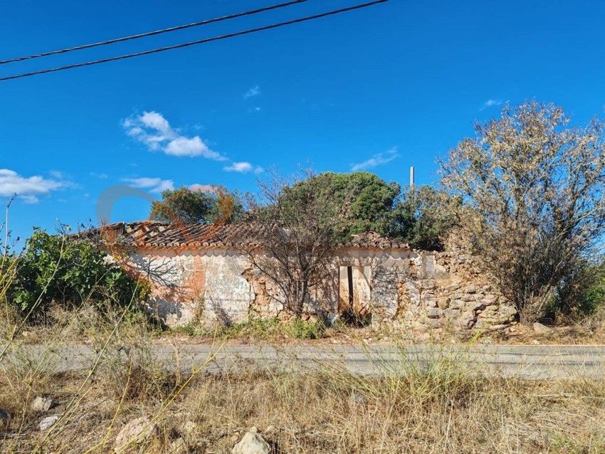 Imagem de terreno em Rua de Vales de Pêra