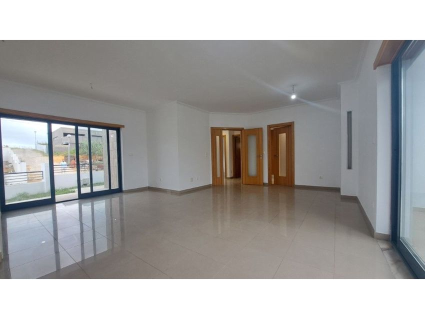 Imagem Sala de estar de  moradia independente em Centro do Feijó