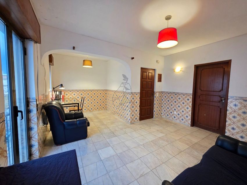 Imagem Sala de estar de apartamento t2 em Rua do Ferrador