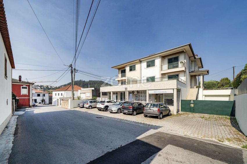 Imagem Fachada de  moradia geminada em Avenida Senhor dos Passos, 11
