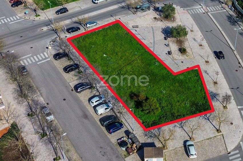 Imagem de terreno em Avenida Manuel Maria Laginha
