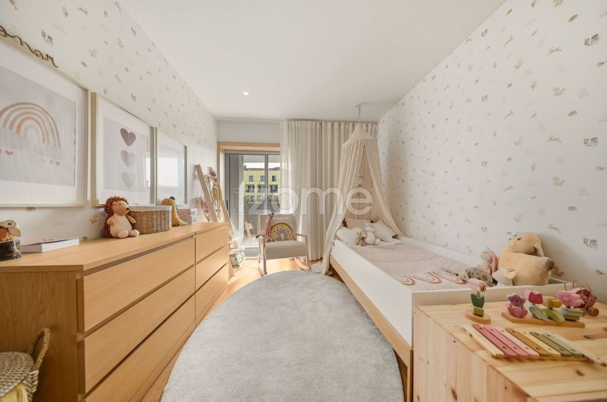 Imagem Quarto de apartamento t3 em Rua da Telheira, 510