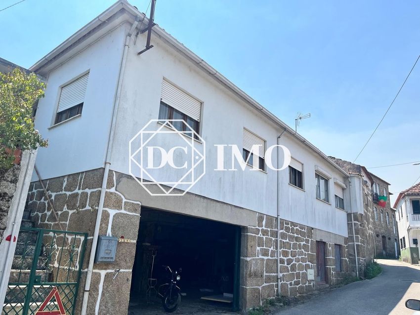 Imagem Fachada de  moradia independente em Mouraz e Vila Nova da Rainha