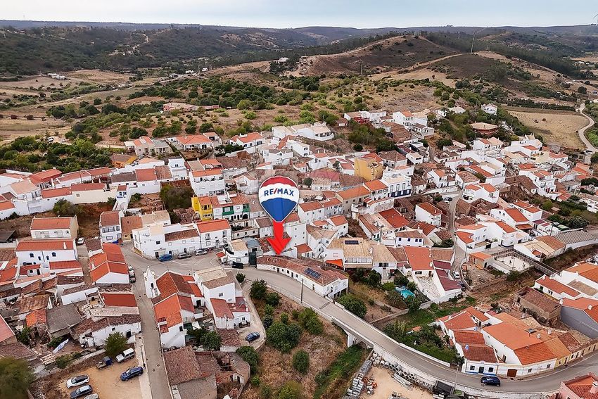 Imagem Vistas de  moradia independente em Travessa de São Miguel