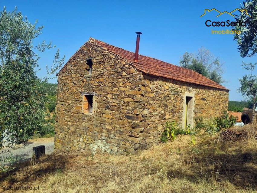 Imagem Fachada de  casa de aldeia em Sobreira Formosa e Alvito da Beira