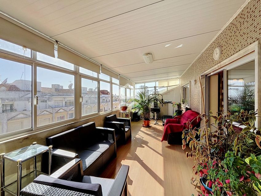 Imagem Sala de estar de apartamento t2 em Santo Onofre e Serra do Bouro