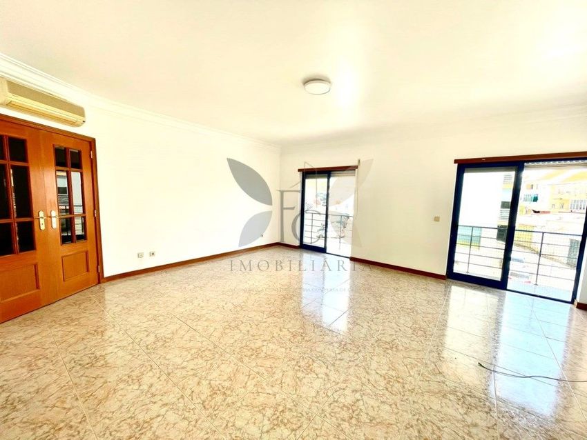 Imagem Sala de estar de apartamento t3 em Vale do Cobro