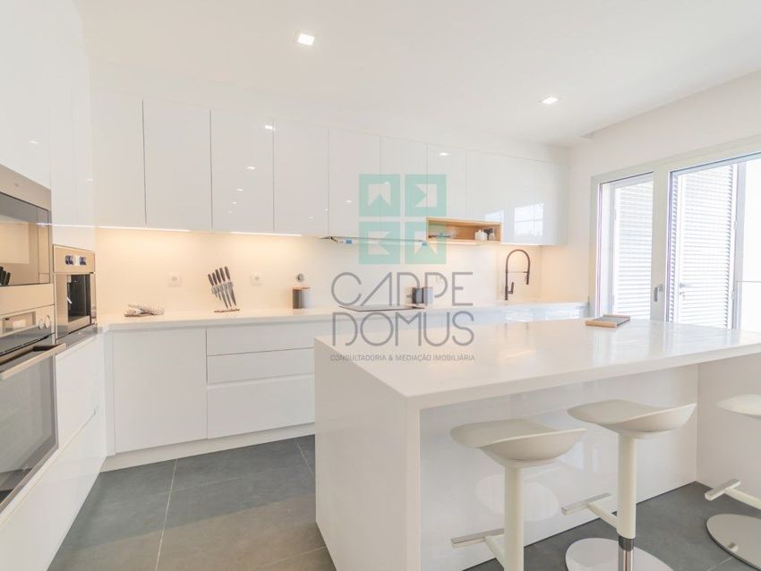 Imagem Cozinha de apartamento t3 em Rua Leonardo Coimbra, 105