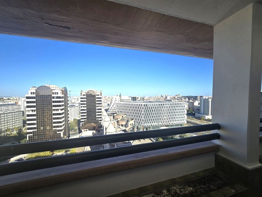 Imagem Varanda de apartamento t3 em Rua Julieta Ferrão LoteRS
