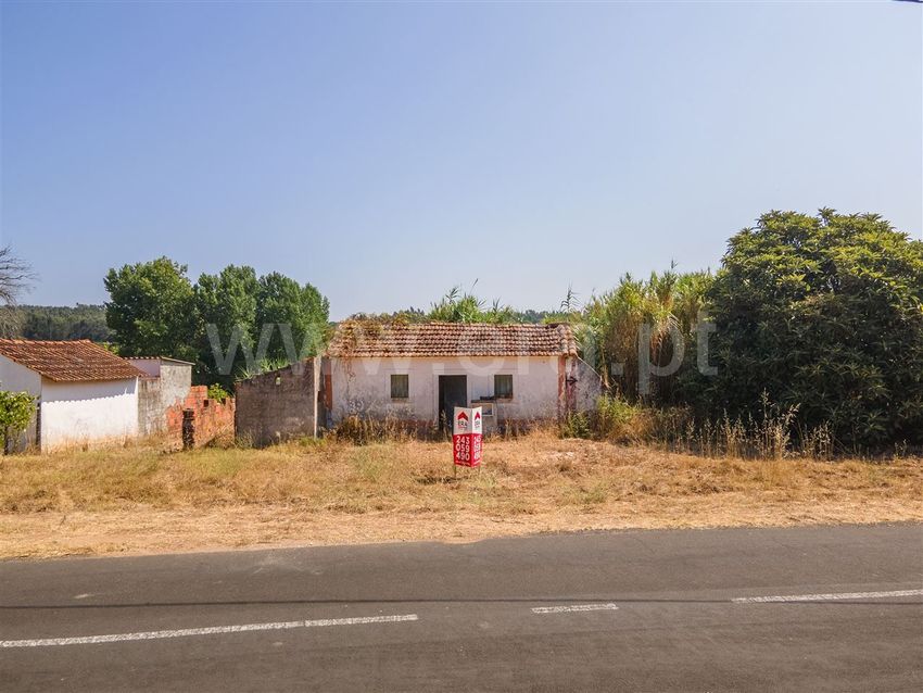 Imagem Fachada de terreno em Estrada Principal