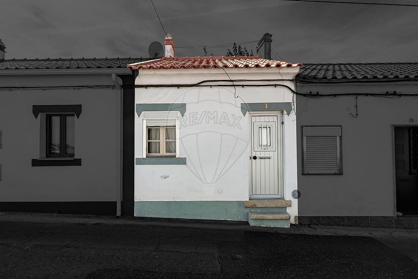 Imagem Fachada de  moradia independente em Rua António Galvão